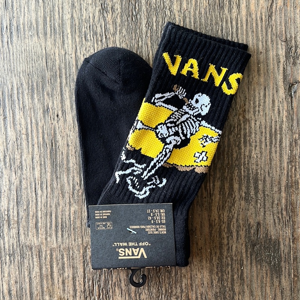 Vans crew sock size M 6.5-9/W 8-10.5. Skeleton w/beer on floaty w/Vans logo. NWT